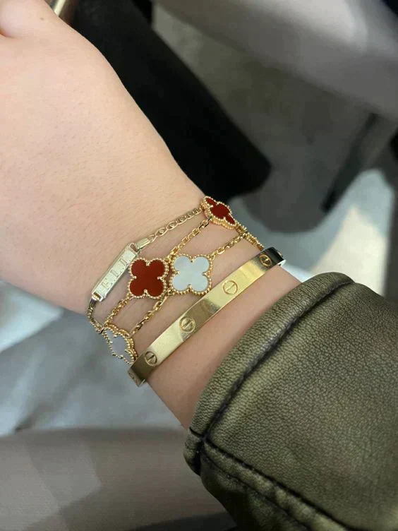 CLOVER | Red Bracelet - Image 2