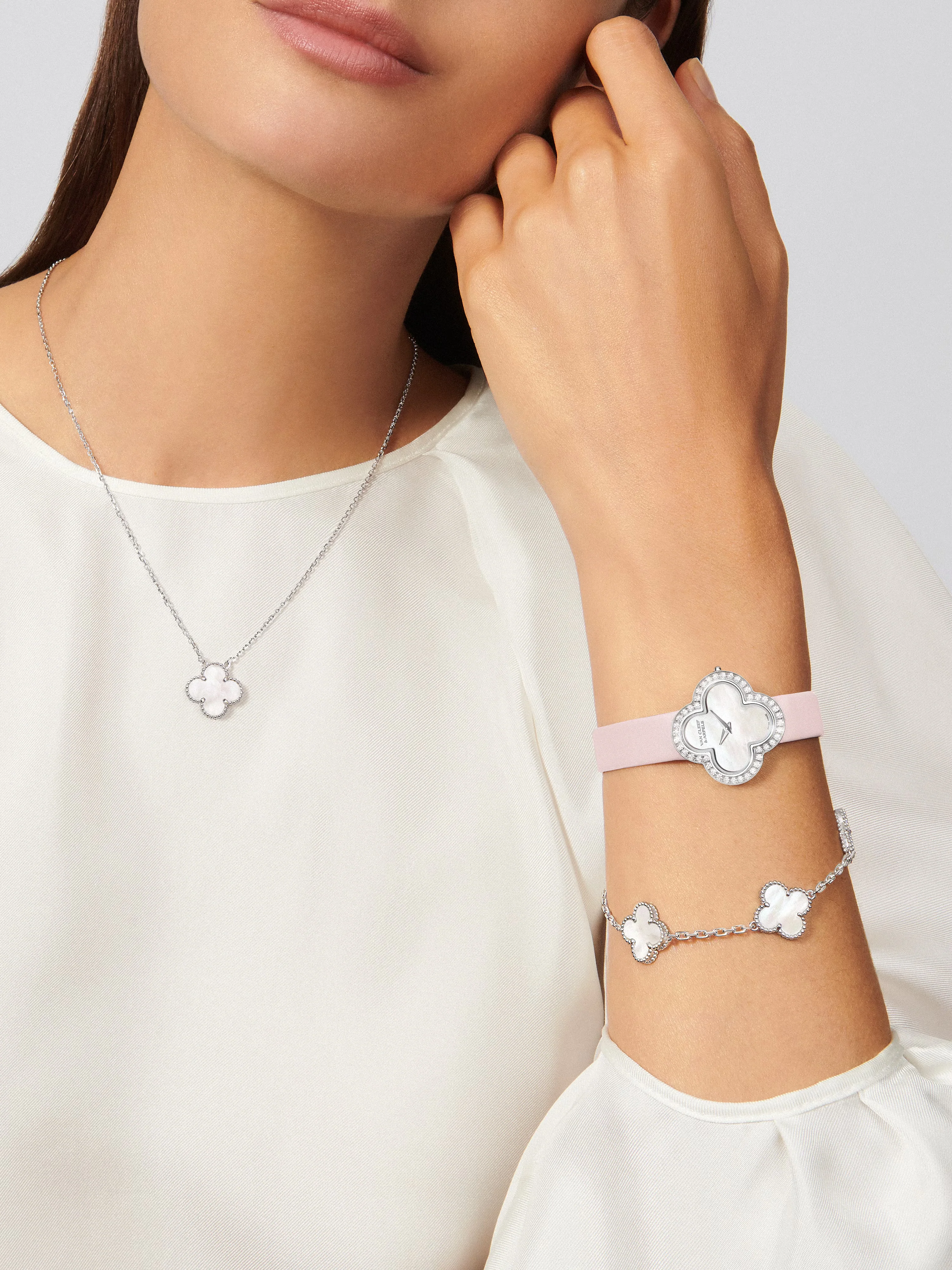 CLOVER | White/Silver Necklace - Image 5