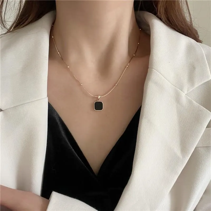 EXCLUSIVE | Pendant Necklace - Image 2